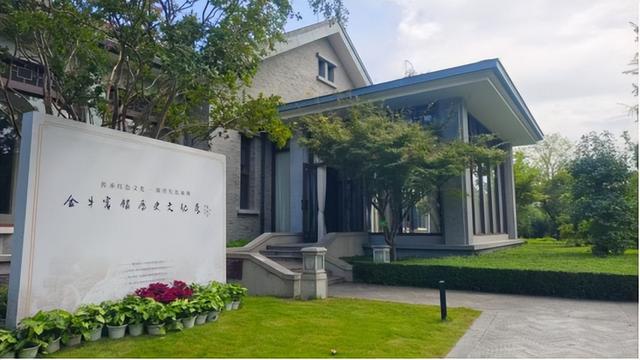 首届四川文旅创新博览交易会，公益拍卖与揭牌仪式相继举行
