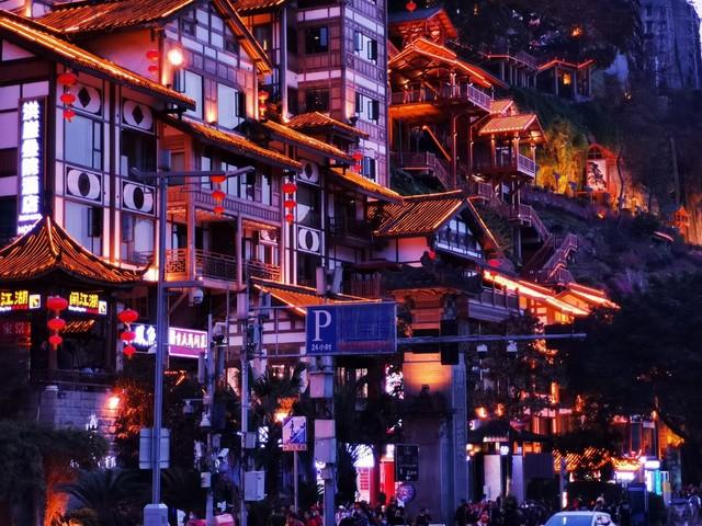 2025中国十大热门旅游城市排名，成都第3，郑州第5，重庆垫底！