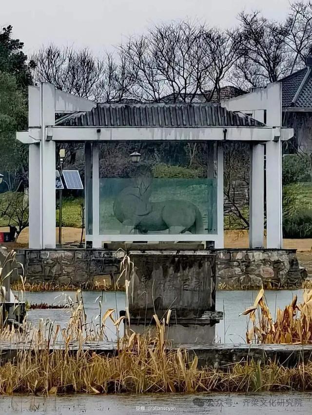 南京南朝石刻，包括镇墓神兽、神道石柱、神道碑等几种