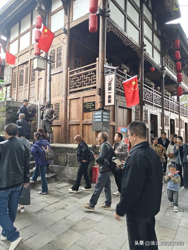 江边古镇风景不错，值得一看