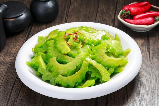 山楂配枸杞是 “降糖宝	”？30 分钟煮好汤，护血管还降脂