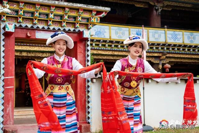 云南民族村，花都开好了！就等你来啦~