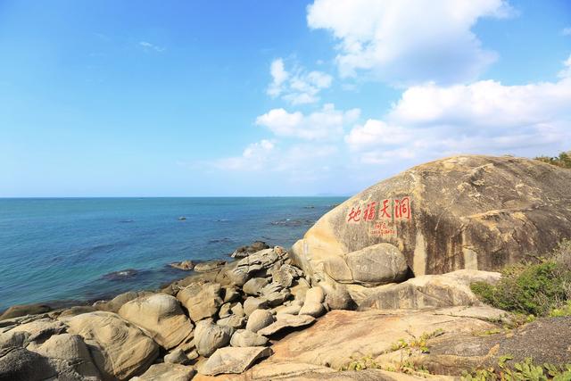 三亚大小洞天，隐藏着洞天福地和山海奇观，成为海南必去的打卡地