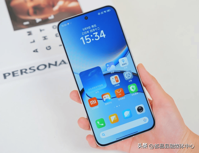 红米亮出“底牌”，骁龙8sGen4手机才卖1390元，7550mAh+金属中框