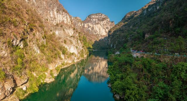 世界第一高桥下，地球被切开了：喀斯特之旅真正的入口