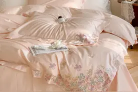 床单和被套多久洗一次合适，听家政阿姨说完，才发现需考虑这4点图片