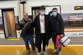 花两万多元买周杰伦演唱会入场邀请函，谁知“黄牛”竟是假的图片