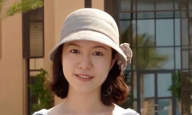 杨振宁去世后，翁帆再发文，49岁无子女的她，早已被安排好了退路