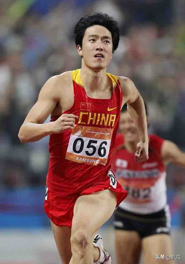 42岁刘翔近况曝光，长期在国外旅游，靠终身合同吸金，远离喷子！