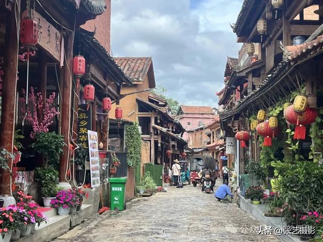 云南普者黑，水墨仙人洞村