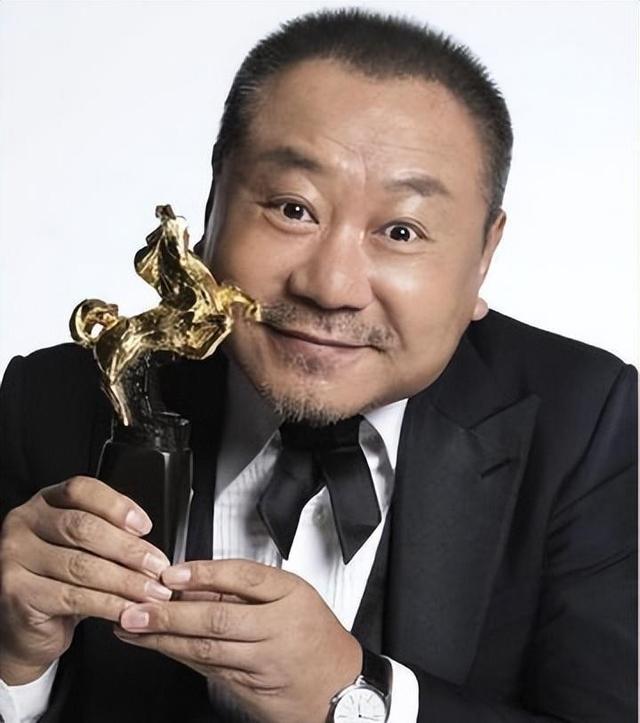 原来她是范伟老婆，难怪丈夫能上9次春晚，真是一个贤妻旺三代