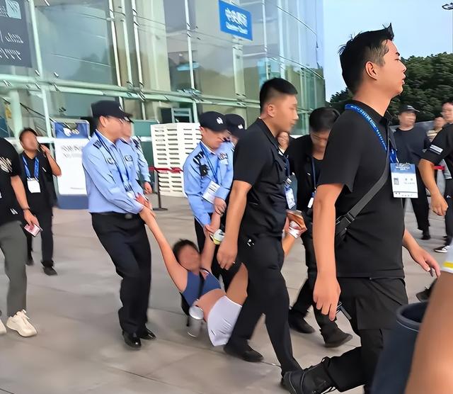 越扒越有！上海闹事网球姐生活奢靡，前男友也不一般，邻居曝更多