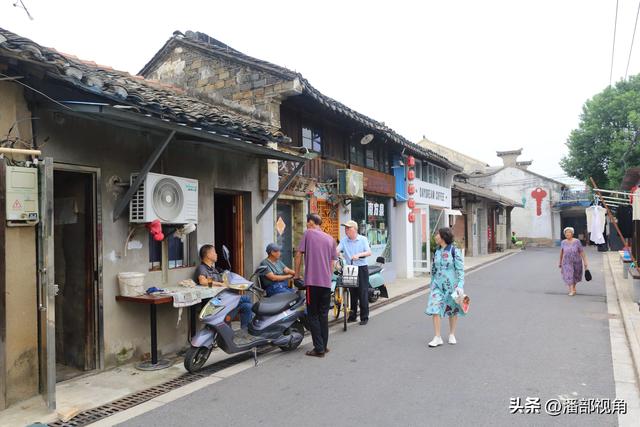 2005年国庆，南泉街上走了一圈，随便拍了一组当地人生活