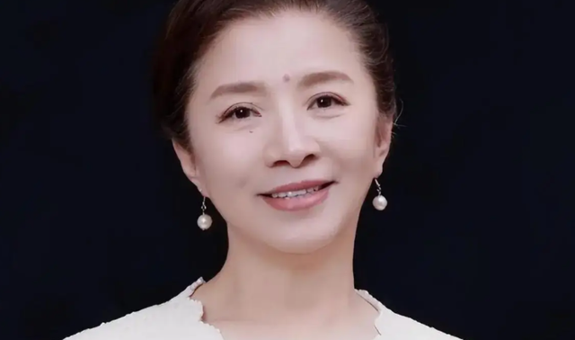 《生万物》3个土掉渣“老婆子”，年轻时美貌无双，颜值不输杨幂