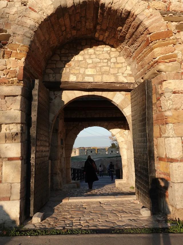 塞尔维亚，一座被轰炸过78天的城市的新生，贝尔格莱德一日游记