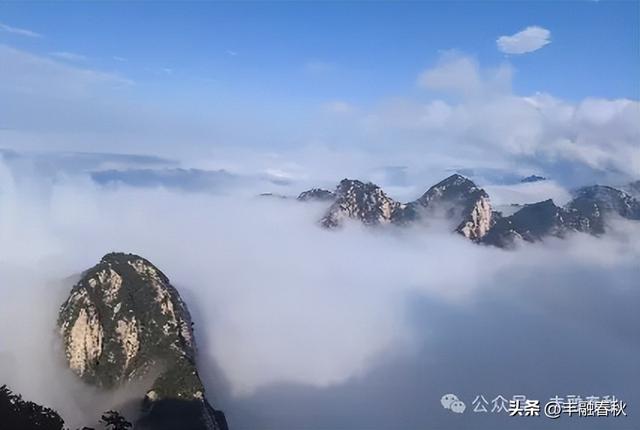 华山的云雾奇观｜ 李 芳