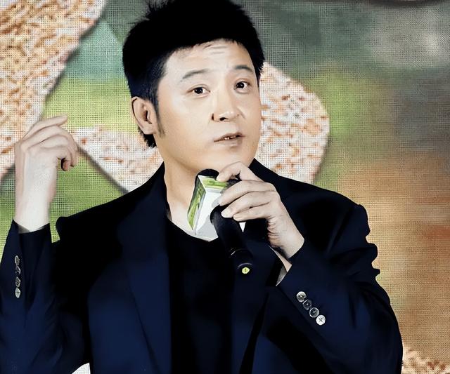 闫学晶哭穷风波还没一个月，令人恶心的一幕再次上演，网友：严查