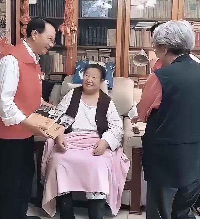 李讷晚年的时候，样貌越来越像毛主席，买车时老板怎么都不收钱