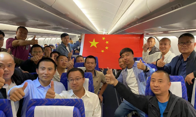 阅兵女机长身份曝光！私生活被扒牺牲太大，老公不简单，央视点名