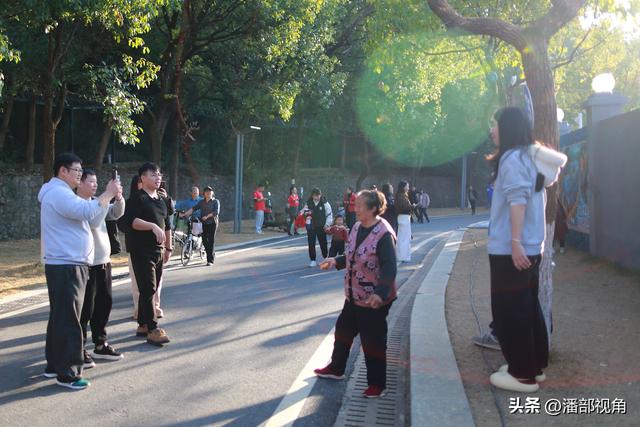 换个角度看永州体育场，这里已成为体育中心，文化中心和欢乐中心