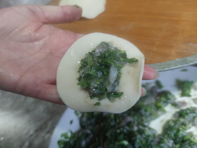 立冬吃饺子，建议大家：少吃白菜芹菜，多吃4样，应季营养补嘴空