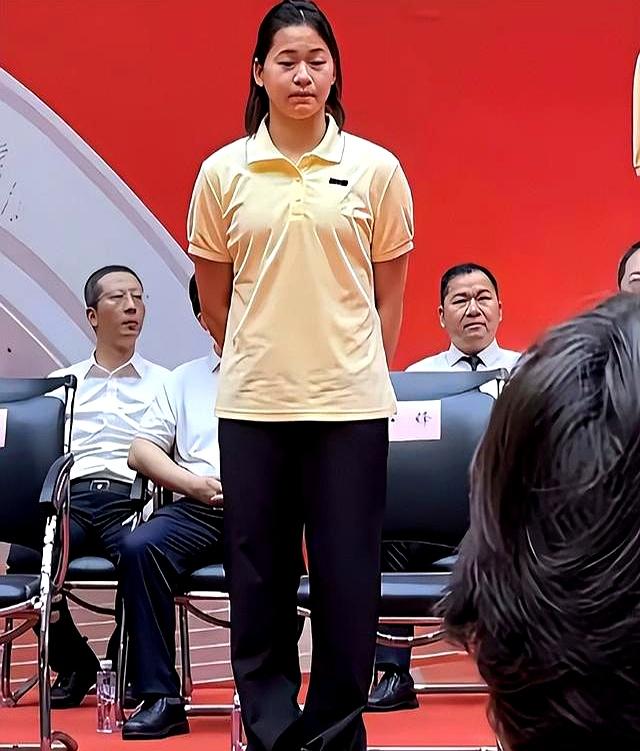 暂别赛场5个月，合照暴露全红婵现状，人情冷暖体现的淋漓尽致
