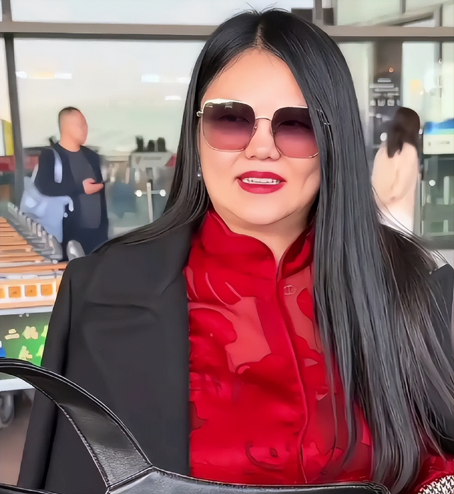 这回真洗不白了！ 高调炫富的李湘再传"噩耗"，被扒的"底裤"都不剩