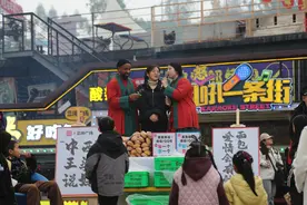 这个景区上演中西“王婆”同台说媒，效果咋样？戳进来看图片