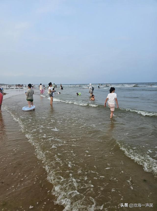 世界最宽广的是大海，拥抱大海吧，畅游大海吧，心如大海心如止水