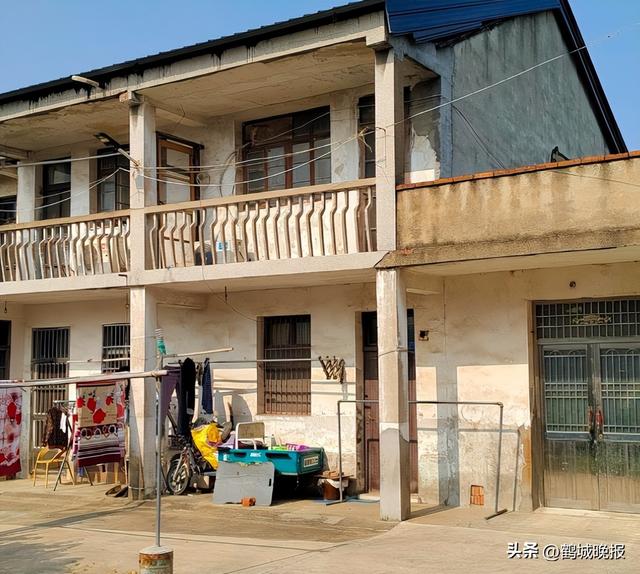 92 岁母亲被儿子扇耳光摔地上，却拿 500 元赎人	，亲戚还帮施暴者说话