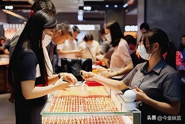 你敢上车吗？黄金暴涨60%！年内50次新高，2026牛市还能疯多久？