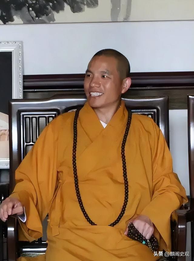 新住持上任不到一天，印乐与美女照片被曝光！与释永信区别太明显