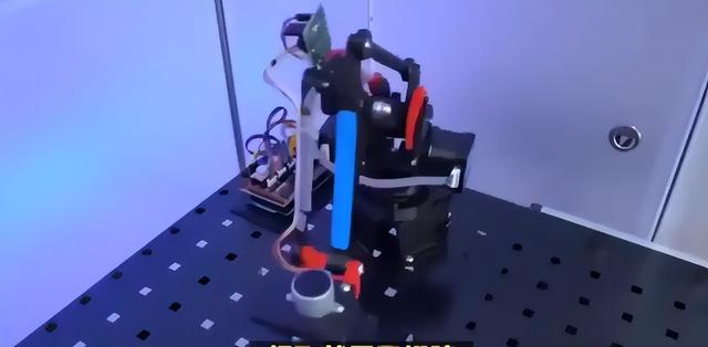 只有蚊子大小！中国正式宣布：突破微型机器人技术！