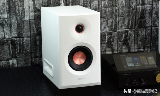 牙膏挤爆！旗舰监听音箱技术下放？漫步者MR5BT桌面2.0有源音响