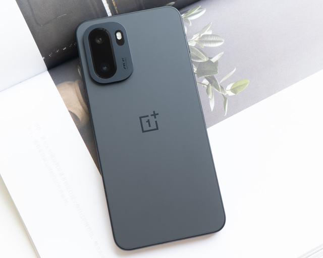 新机盘点：10000mAh量产中端新机；8000mAh高性能中端手机