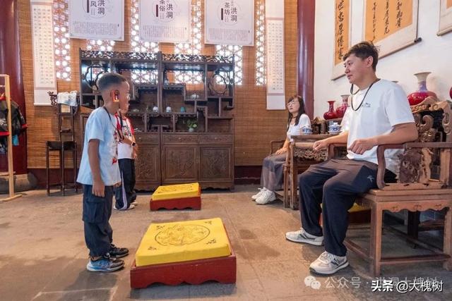洪洞大槐树景区暑期“孝德敬茶”活动从游玩中体验孝德传家
