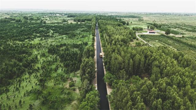 西乌旗：路通牧区 文旅“火出圈”通航让草原与城市紧密相连