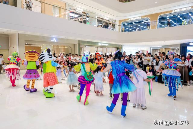 珠海长隆度假区城市快闪活动登陆武汉