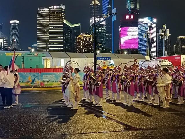 花车巡游、半价游园……上海旅游节开启全城欢乐盛宴→