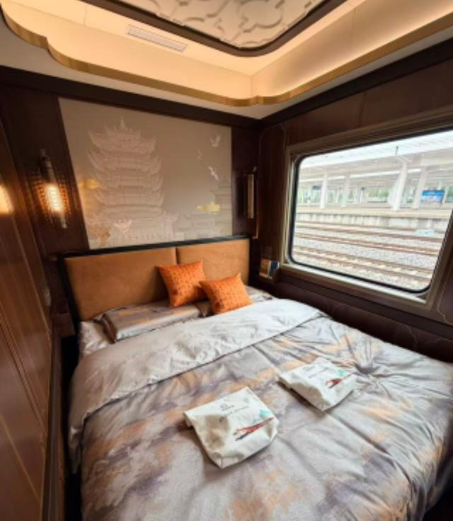 武汉首发移动酒店专列：退休族出游太舒心，一站式看遍大好河山