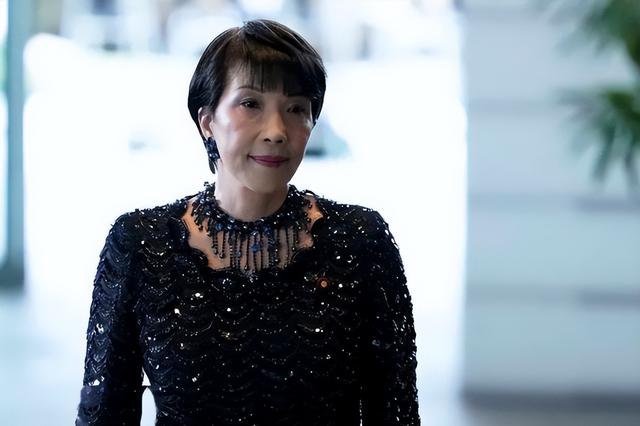 天灾还没完，中国突然传回俩噩耗，高市的脸上，第一次出现了慌张