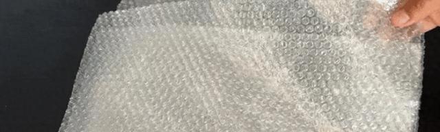快递里气泡垫不要扔了，放卫生间和厨房，厉害了，一年省下好几百