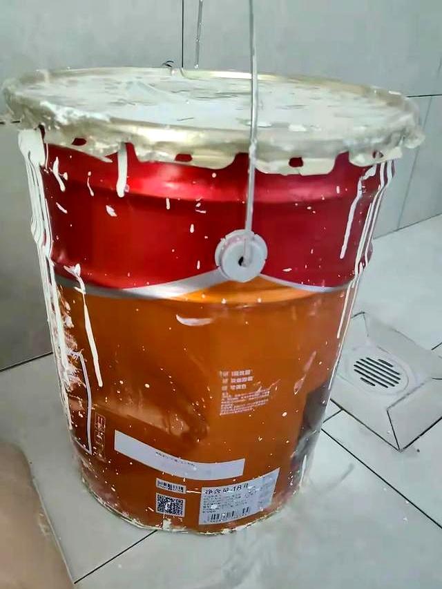 西安48岁油漆工地下室独自刷漆20小时中毒身亡，顶梁柱倒下 家属…