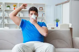 出汗的性别之谜——为何男性汗液常带有浓烈气味而女性较为清香？图片