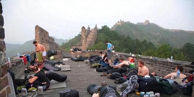 继德国之后，英国也开始贴出“中文标语”？中国游客：不能够接受