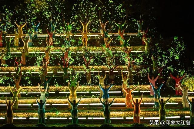 火力全开！印象大红袍上演一夜四场，雨打不散的热爱！
