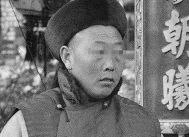 中国最后一位太监孙耀庭自述：晚上伺候娘娘时，鞋底必须藏苍耳