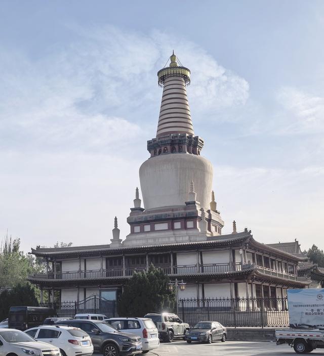 张掖大佛寺最大两个看点，西夏卧佛与土塔，各有什么特点呢？