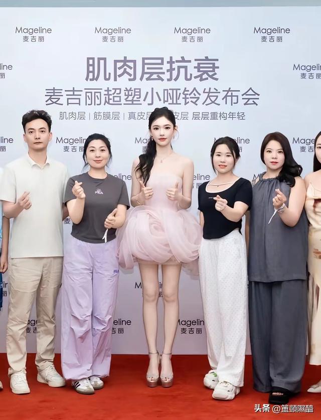 不合影不知道，一合影吓一跳！以为他们是小土豆，没想到是大高个