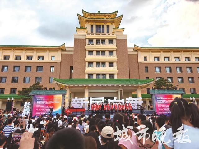 周末两个晚上,长春新民大街人山人海!数十万市民游客在这里→